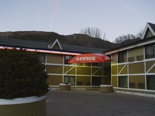 Adventure Inn - Glenwood Springs Bagian luar foto